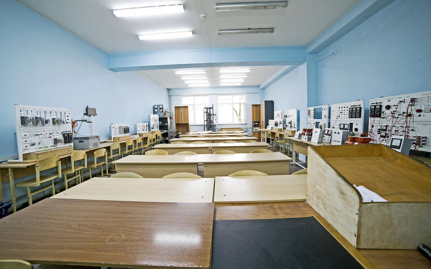 Учебные центры москвы отзывы. Учебный центр Тесла городе Сочи. Учебный центр. Учебный центр фото.